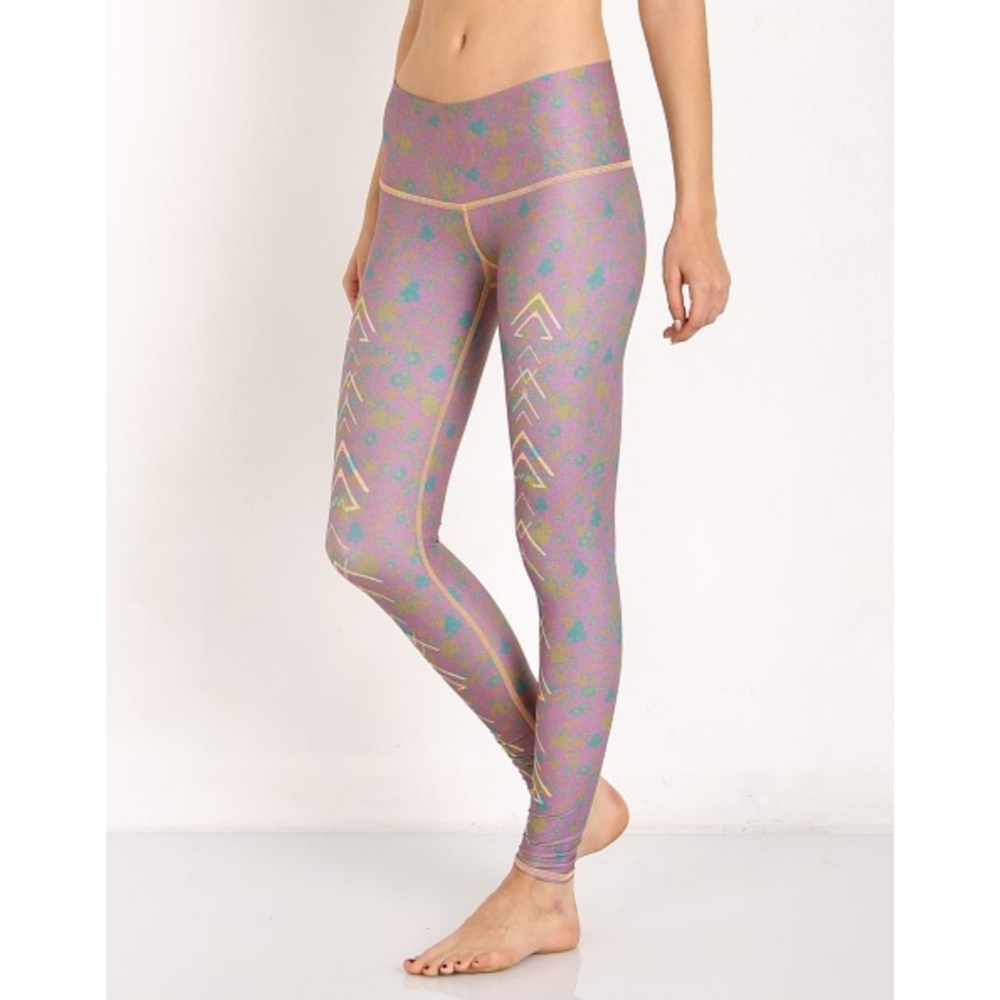 NWOT Teeki Meadow hot pant leggings